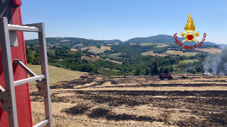 Sterpaglie a fuoco, fiamme vicino alla Comunità di Capodarco